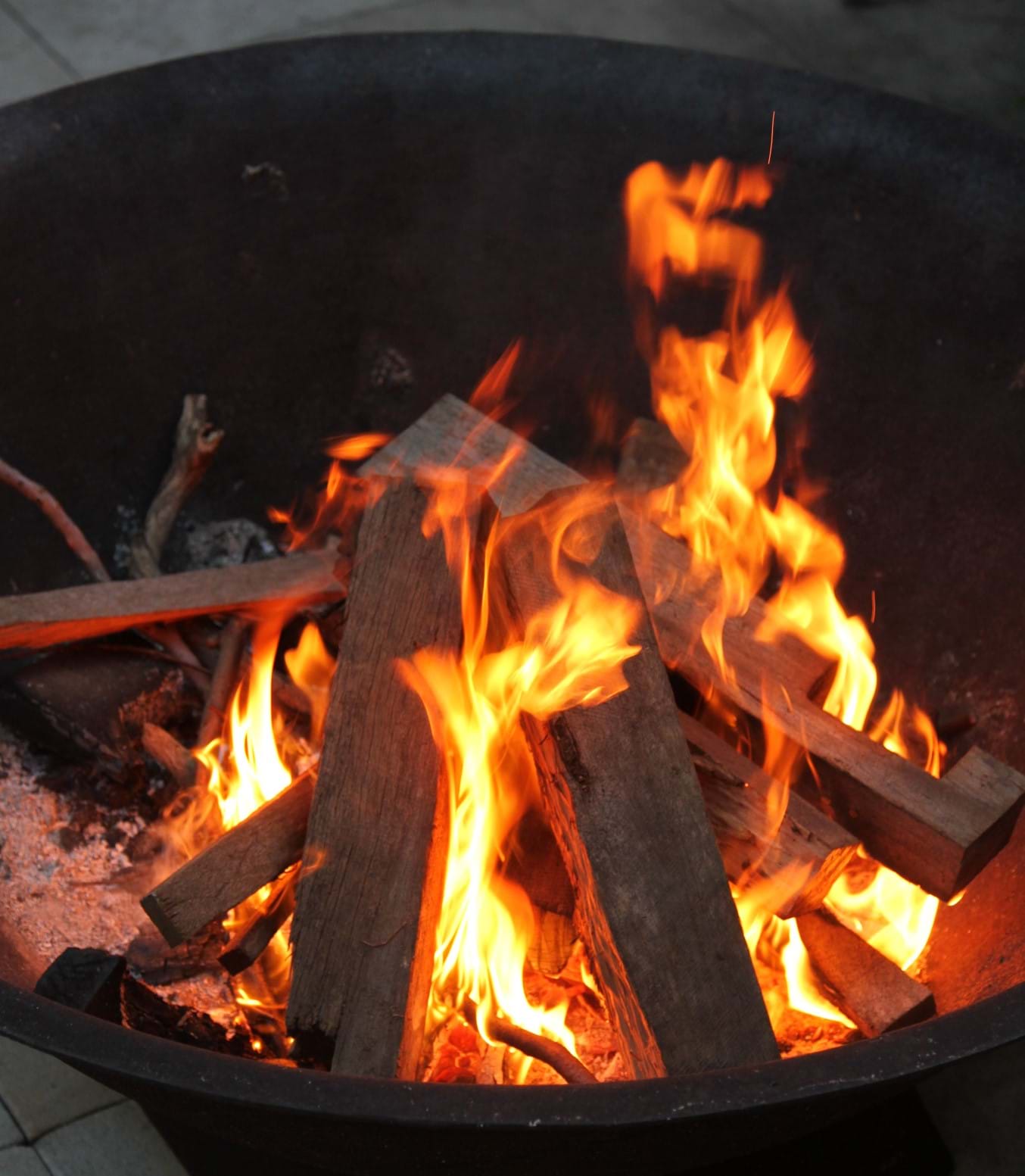 Fire pits, outdoor fireplaces